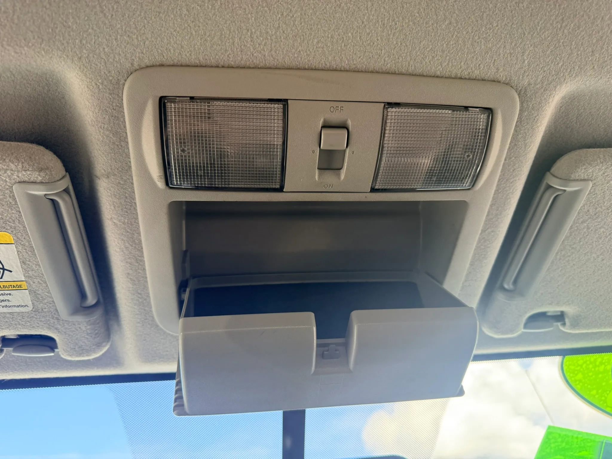 Used 2010 Nissan Frontier SE image 15