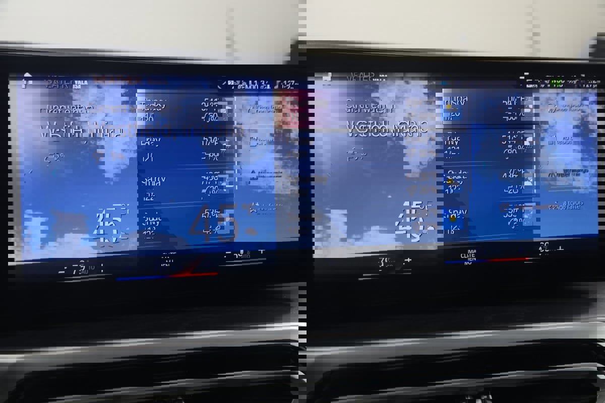 Used 2023 BMW 330e xDrive w/ Premium Package image 39