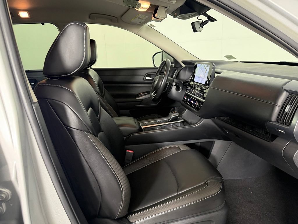 Used 2025 Nissan Pathfinder SL FWD image 30
