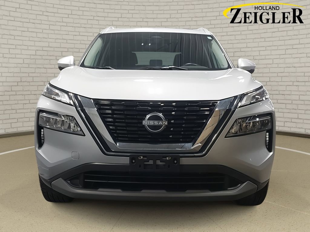 Used 2023 Nissan Rogue SV w/ SV Premium Package image 2