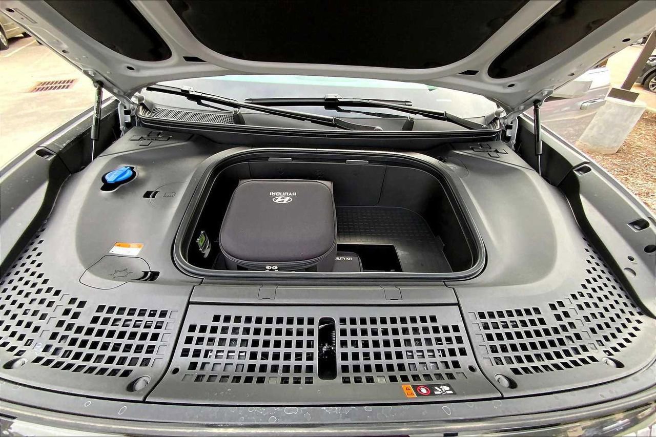 New 2026 Hyundai Ioniq 9 SE image 16