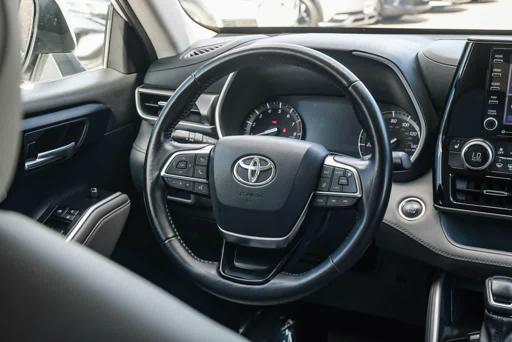 Used 2021 Toyota Highlander XLE FWD image 12