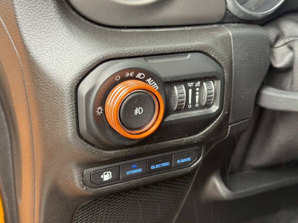 Used 2021 Jeep Wrangler Unlimited Rubicon 4xe w/ Cold Weather Group AWD/4WD image 23