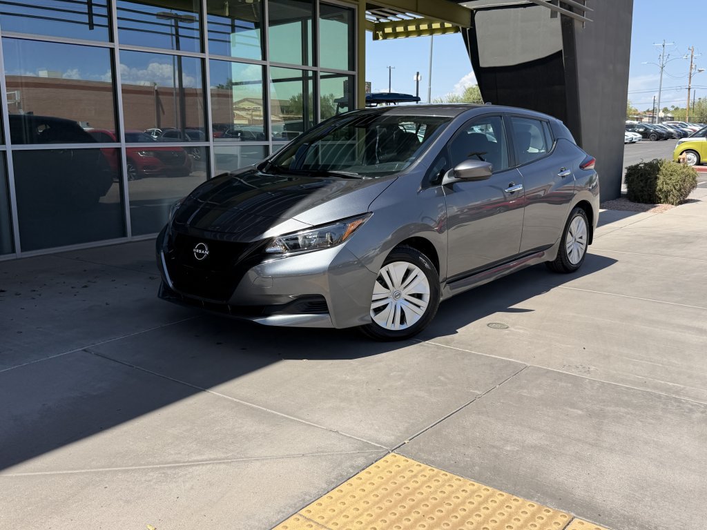 Used 2024 Nissan Leaf S FWD image 2