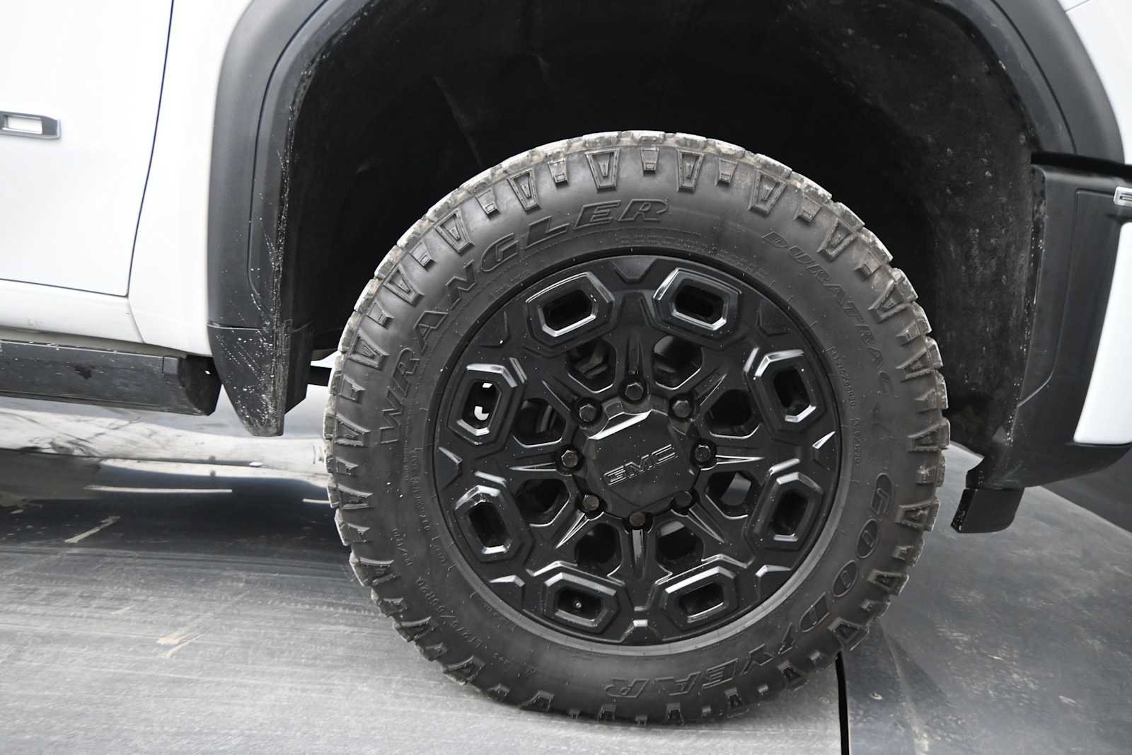 Used 2024 GMC Sierra 2500 AT4 w/ AT4 Premium Plus Package AWD/4WD image 24