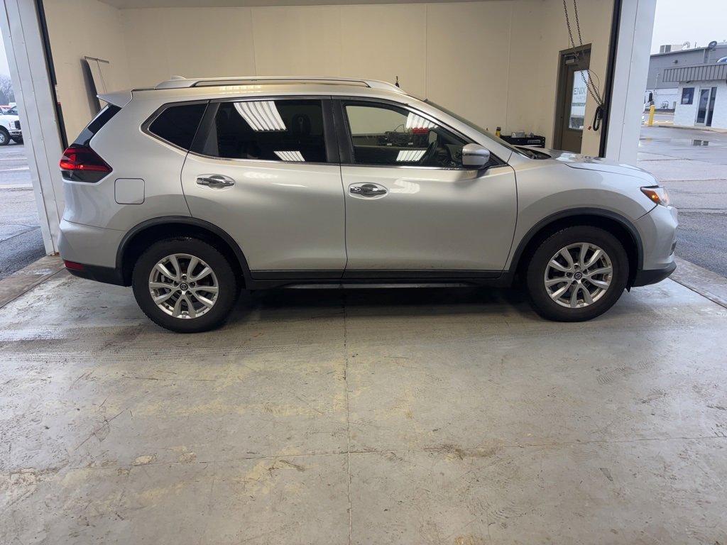 Used 2018 Nissan Rogue SV image 10