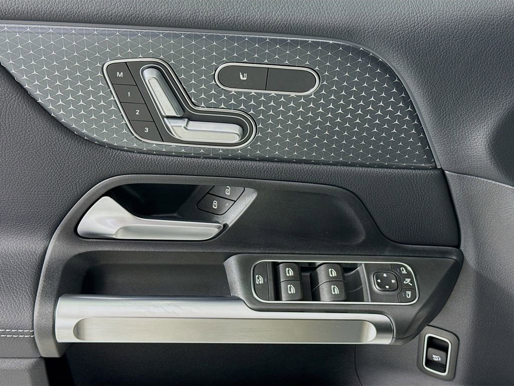 Used 2025 Mercedes-Benz GLB 250 GLB 250 image 16