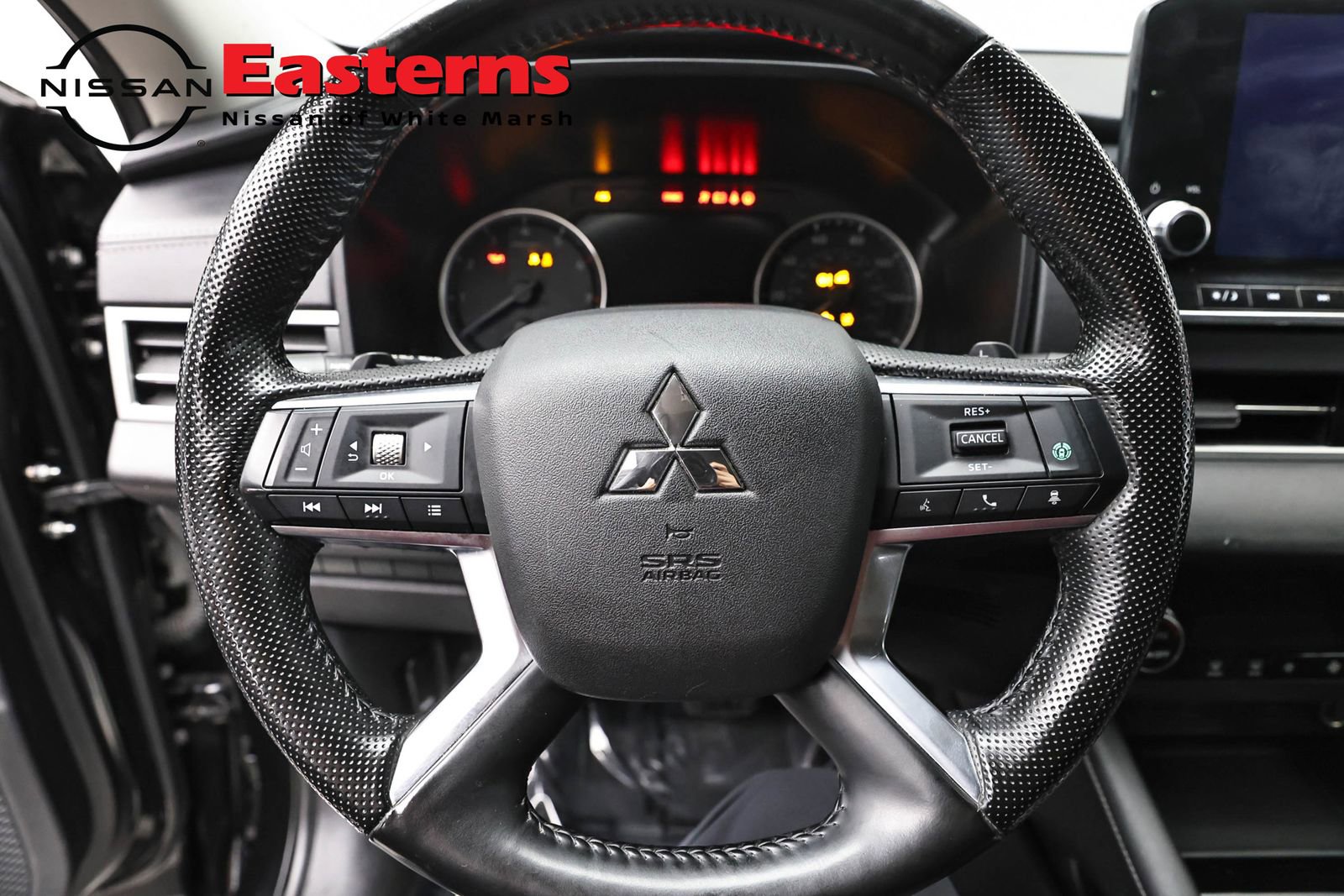 Used 2024 Mitsubishi Outlander AWD image 10
