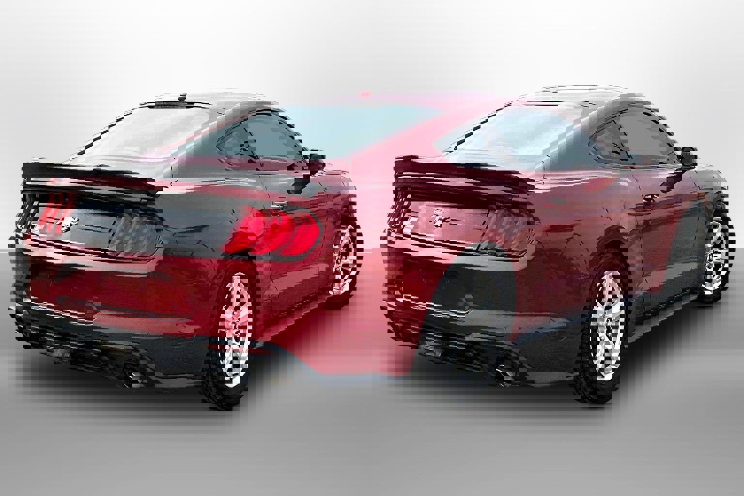 Used 2019 Ford Mustang EcoBoost image 9