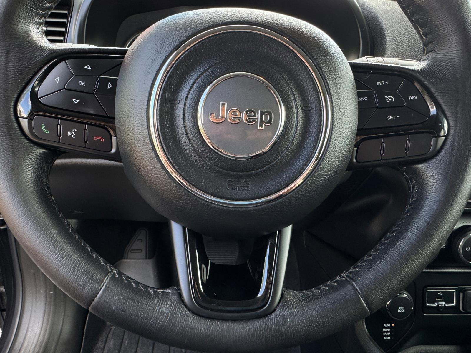 Used 2016 Jeep Renegade Latitude AWD/4WD image 19