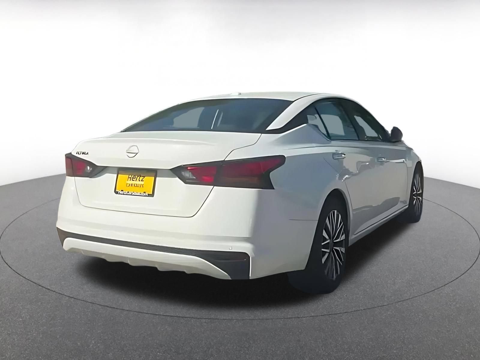 Used 2025 Nissan Altima 2.5 SV FWD image 12