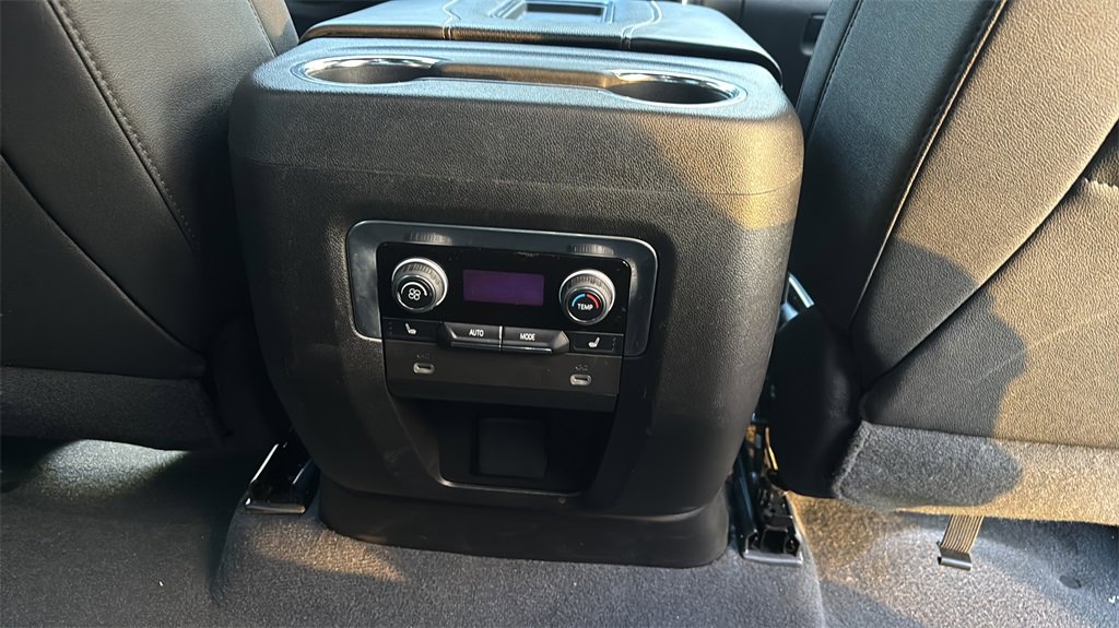Used 2023 Chevrolet Suburban Premier image 11