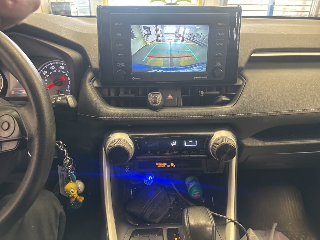 Used 2021 Toyota RAV4 LE FWD image 4