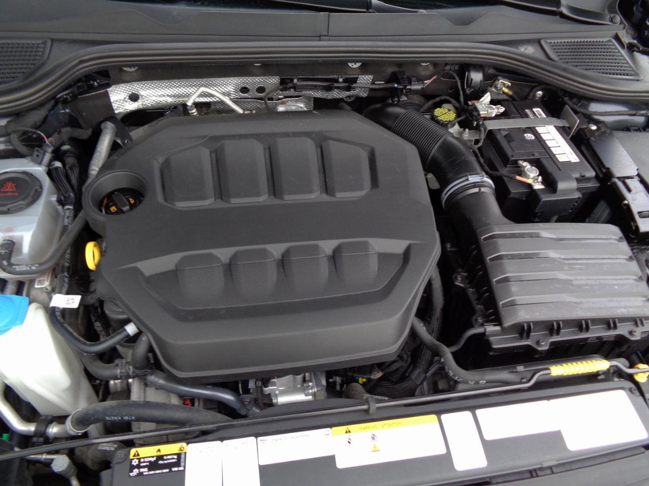 Used 2022 Volkswagen Golf R image 19