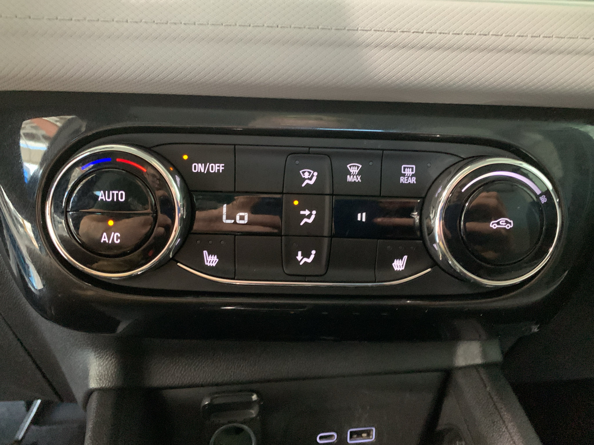 Used 2025 Chevrolet TrailBlazer LT w/ Convenience Package FWD image 24