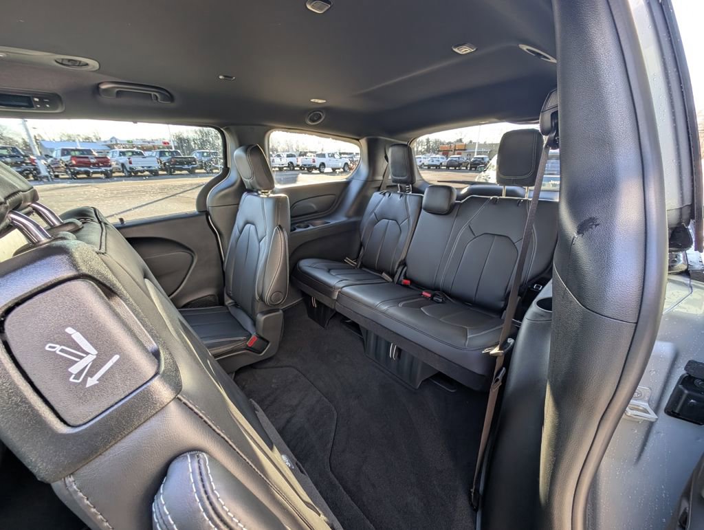 New 2026 Chrysler Pacifica Select image 17