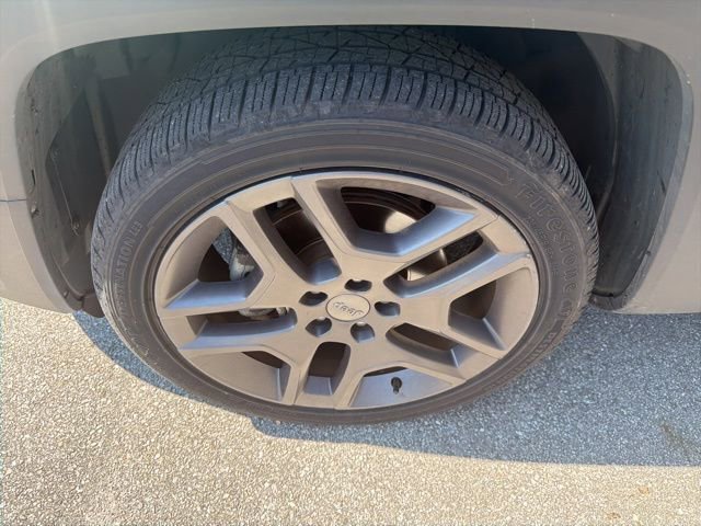 Used 2021 Jeep Renegade Latitude w/ Sun & Sound Group image 4