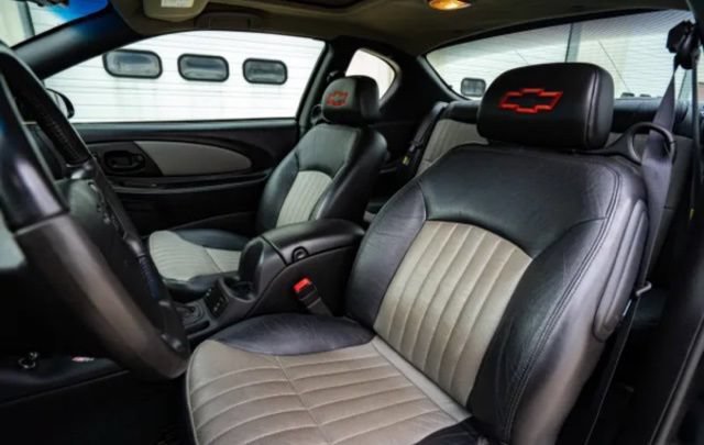 Used 2002 Chevrolet Monte Carlo SS w/ Pace Car Replica Pkg FWD image 9