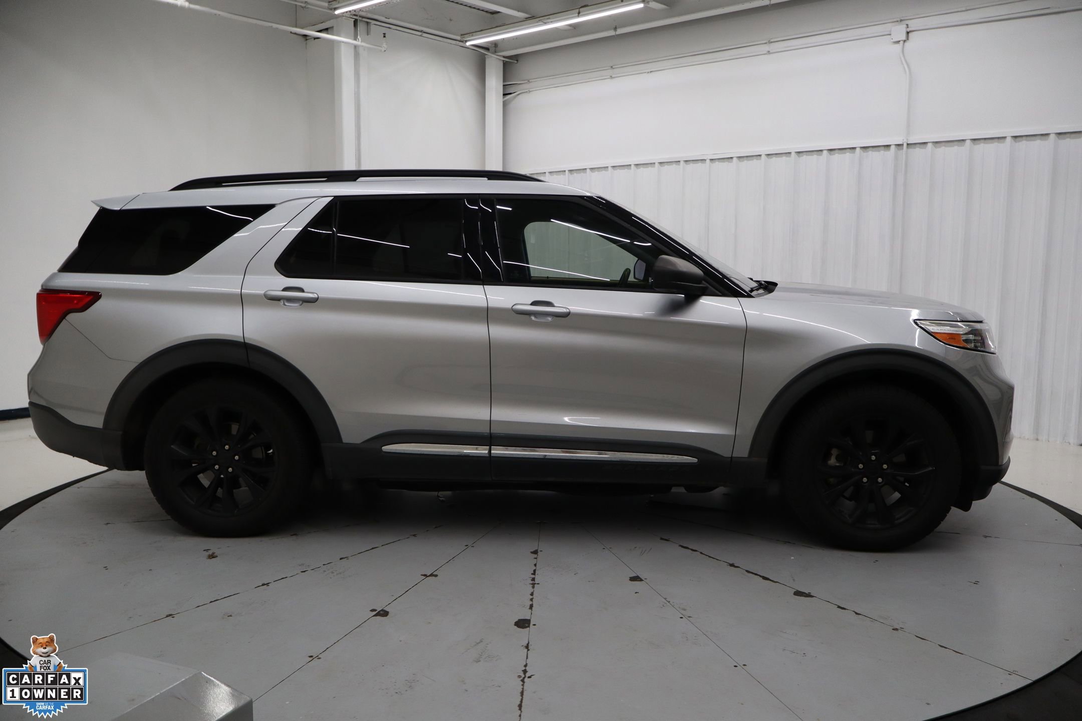 Used 2021 Ford Explorer XLT w/ Equipment Group 202A image 2