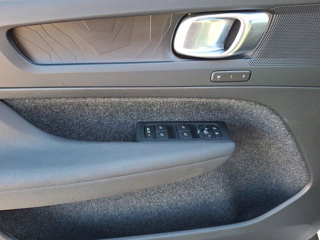 Used 2023 Volvo C40 P8 Recharge Plus w/ Climate Package image 15