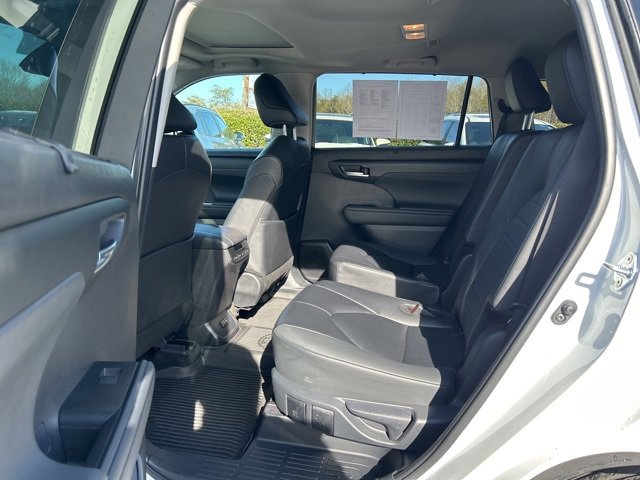 Used 2025 Toyota Highlander XLE image 15