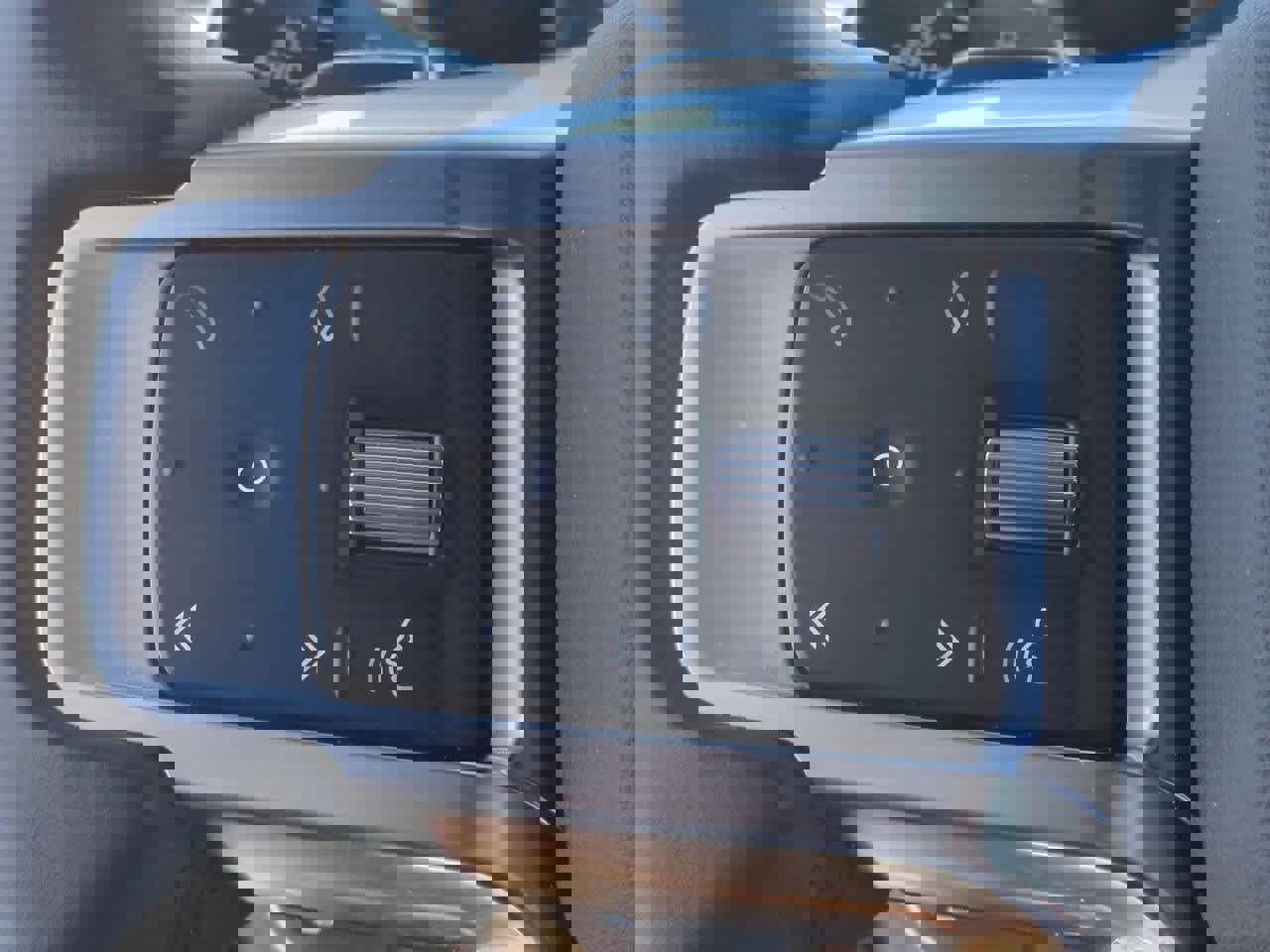 Used 2023 Land Rover Discovery S R-Dynamic image 24