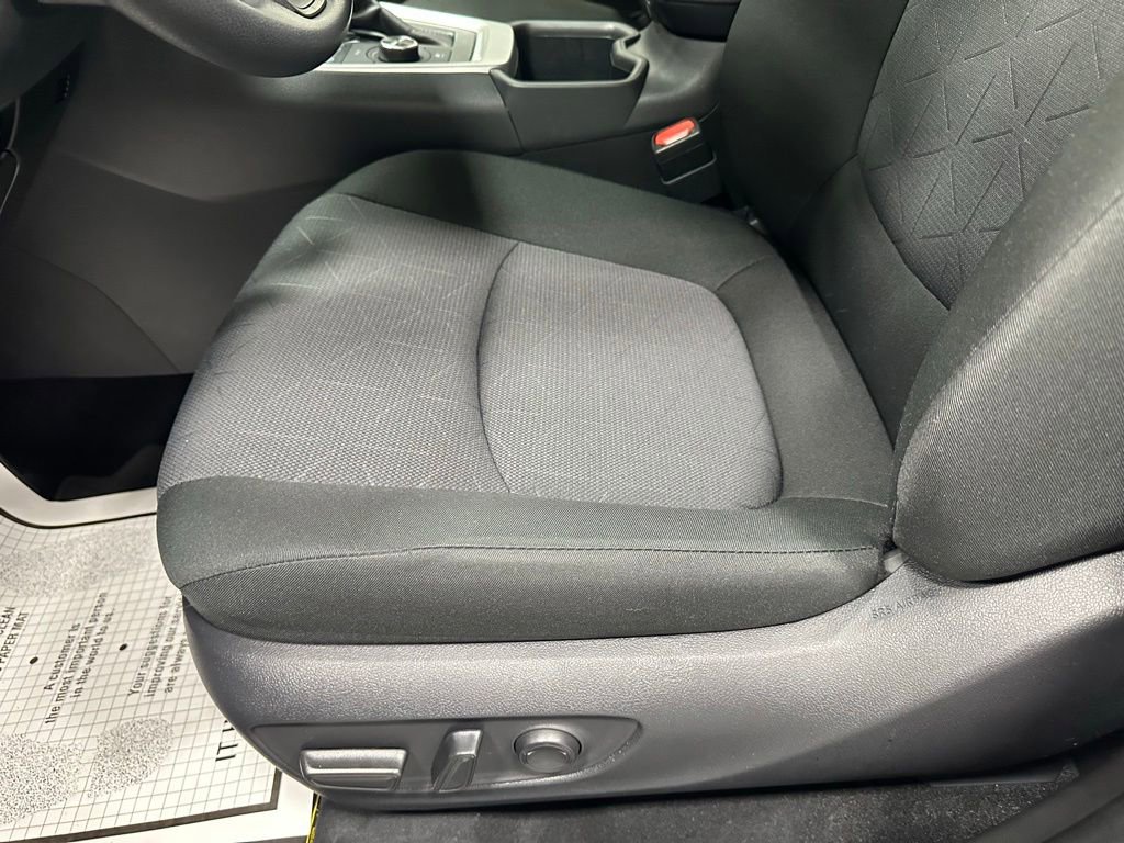 Used 2025 Toyota RAV4 XLE AWD/4WD image 10