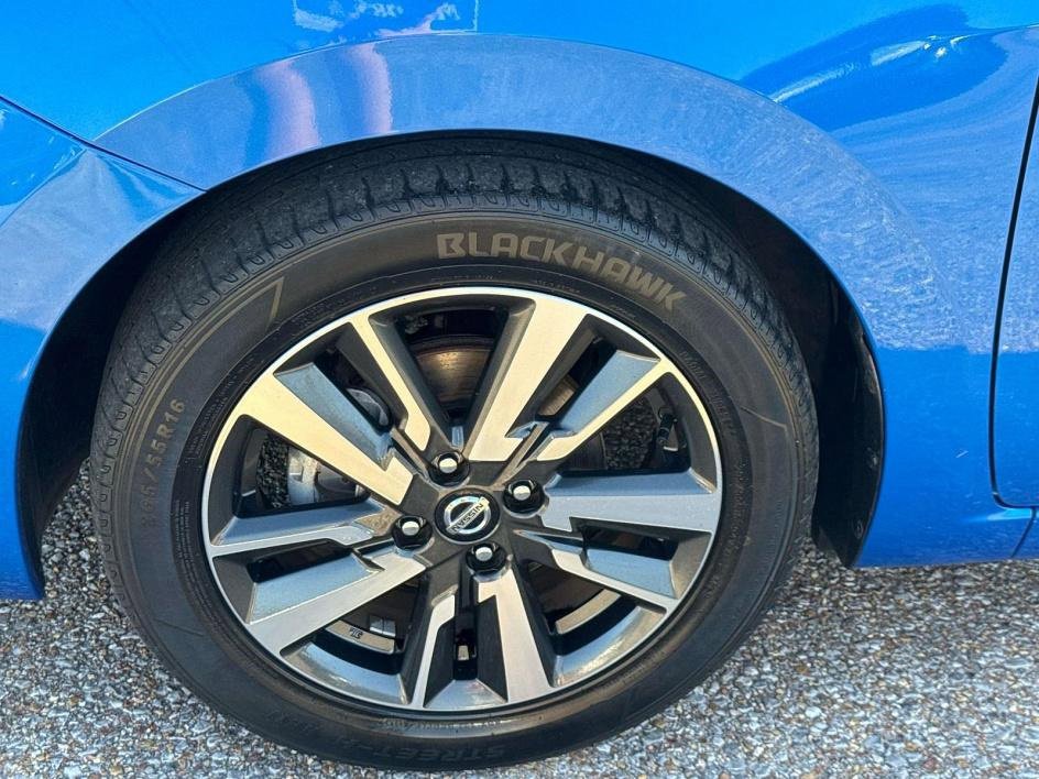 Used 2021 Nissan Versa SV image 4