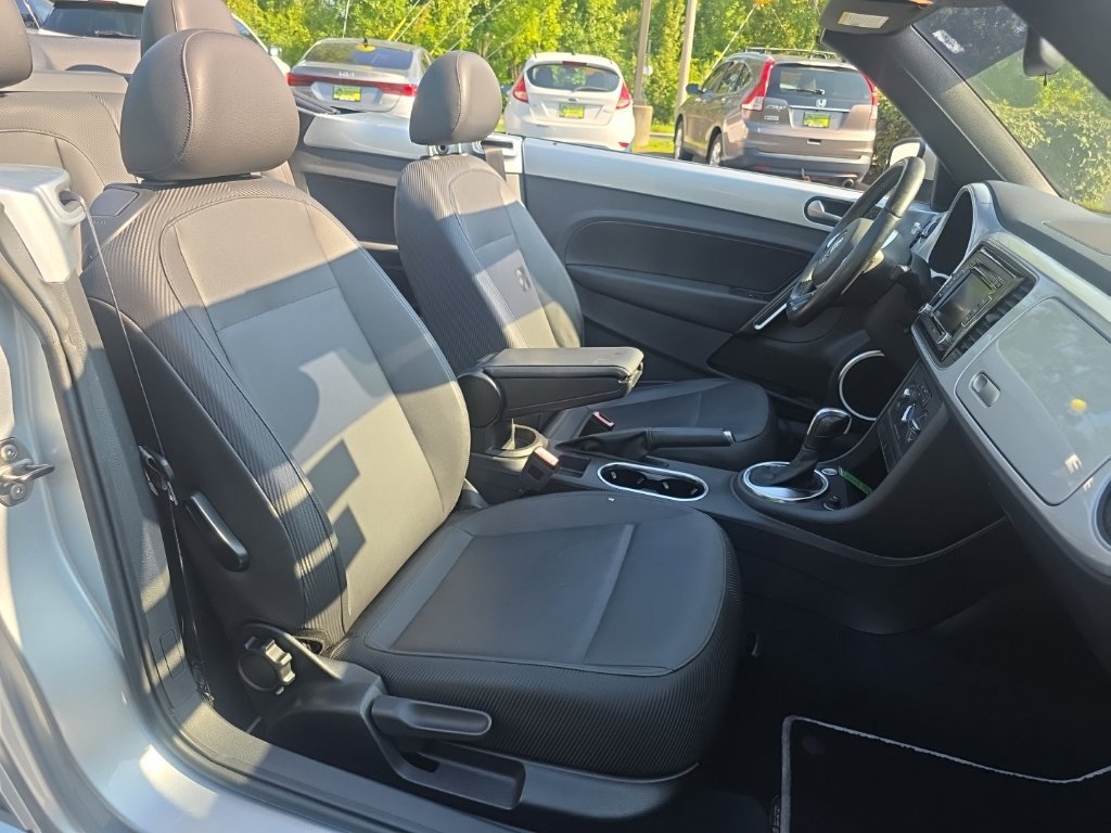 Used 2014 Volkswagen Beetle 2.5 FWD image 25