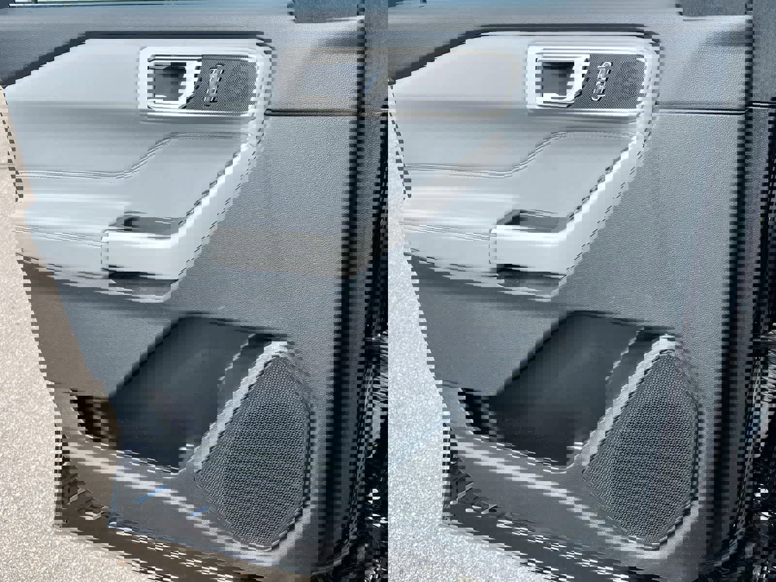 Used 2023 Ford Explorer XLT w/ Equipment Group 202A image 30