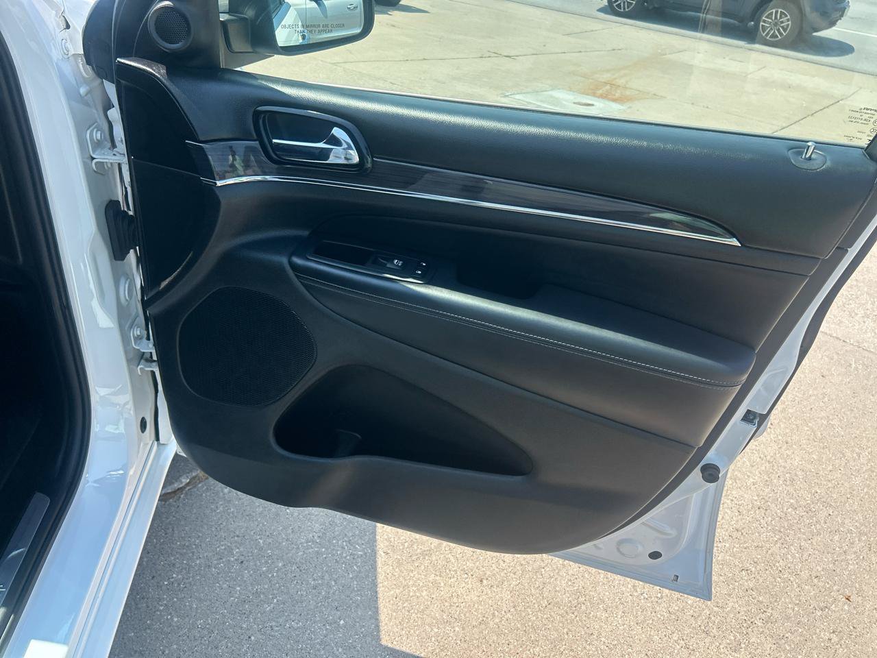 Used 2019 Jeep Grand Cherokee Overland AWD/4WD image 16