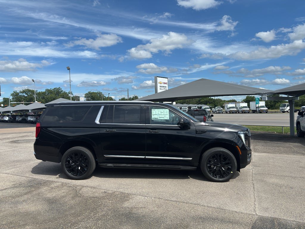 New 2026 GMC Yukon XL Elevation w/ Elevation Premium Package AWD/4WD image 4