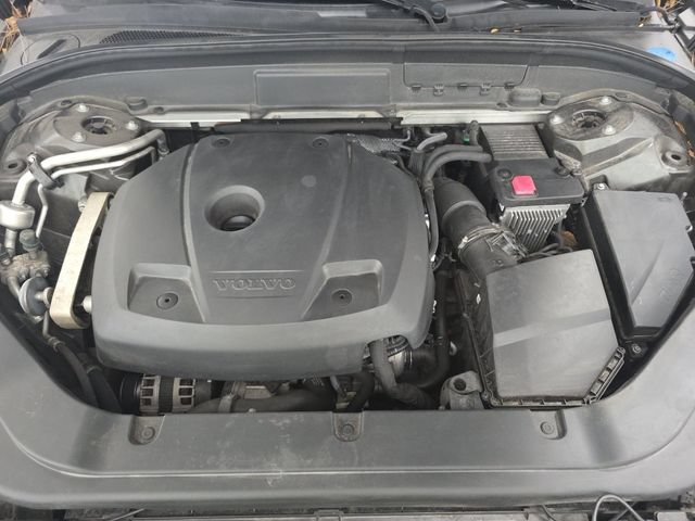 Used 2020 Volvo XC60 T5 Momentum FWD image 16