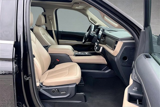 Used 2024 Ford Expedition Limited image 7