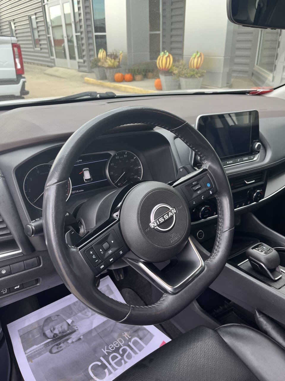 Used 2023 Nissan Rogue SV w/ SV Premium B Package image 9