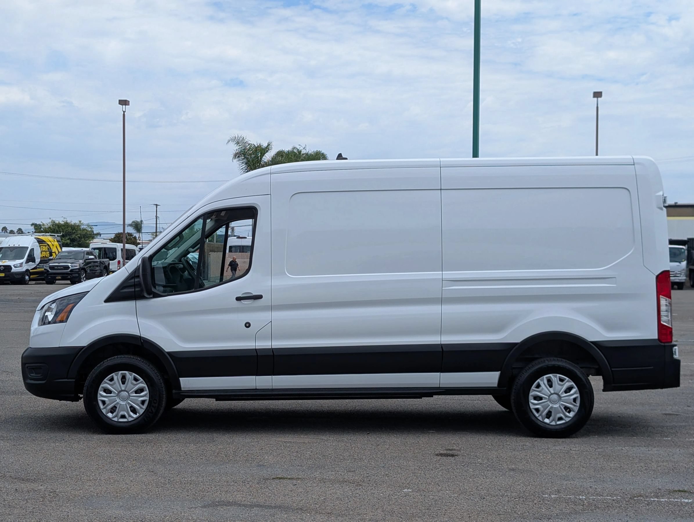 Used 2023 Ford E-Transit Medium Roof RWD image 5