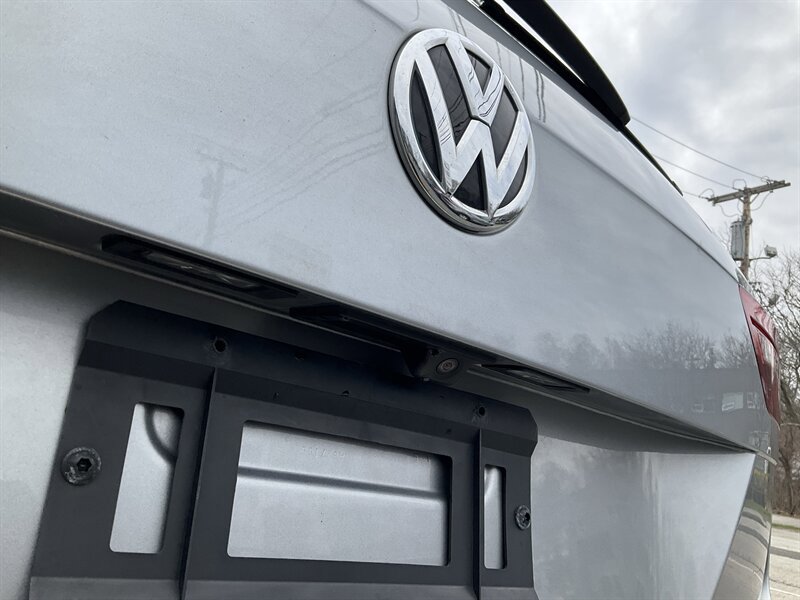 Used 2020 Volkswagen Tiguan SE w/ Panoramic Sunroof Package FWD image 10