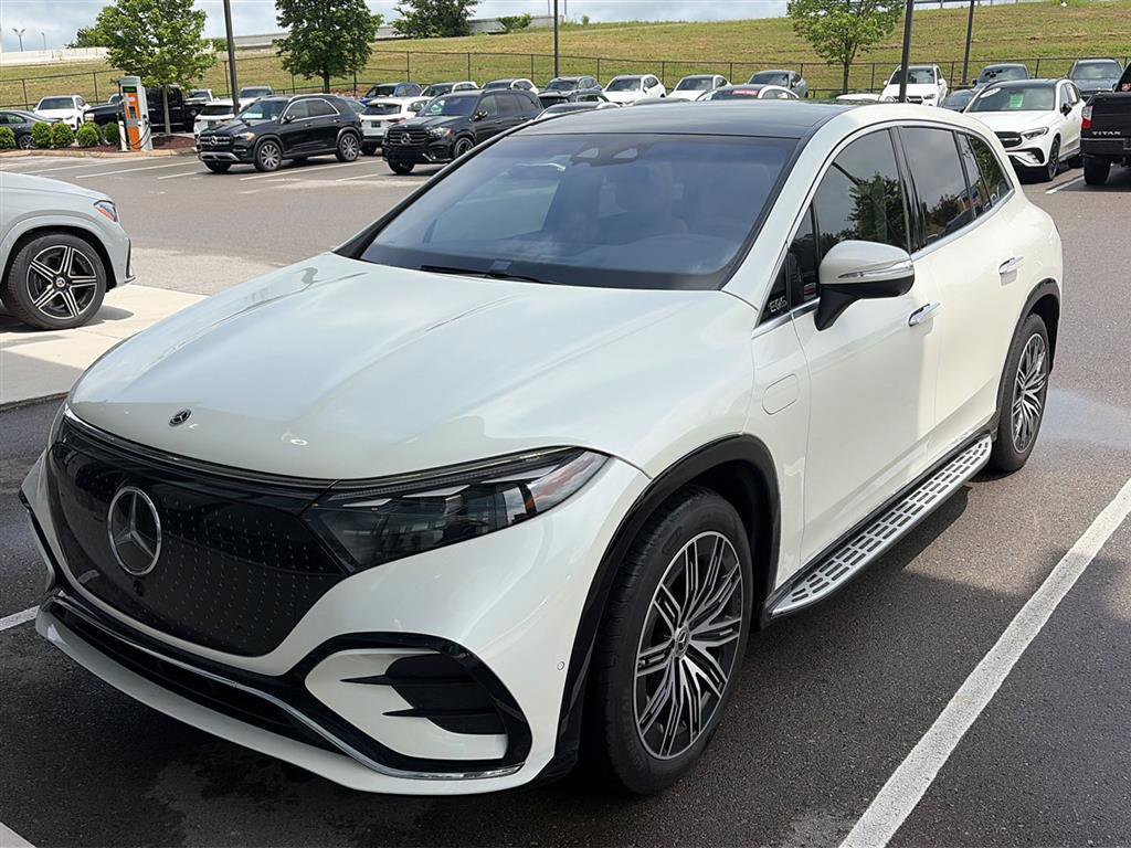 Used 2023 Mercedes-Benz EQS 580 4MATIC SUV image 2