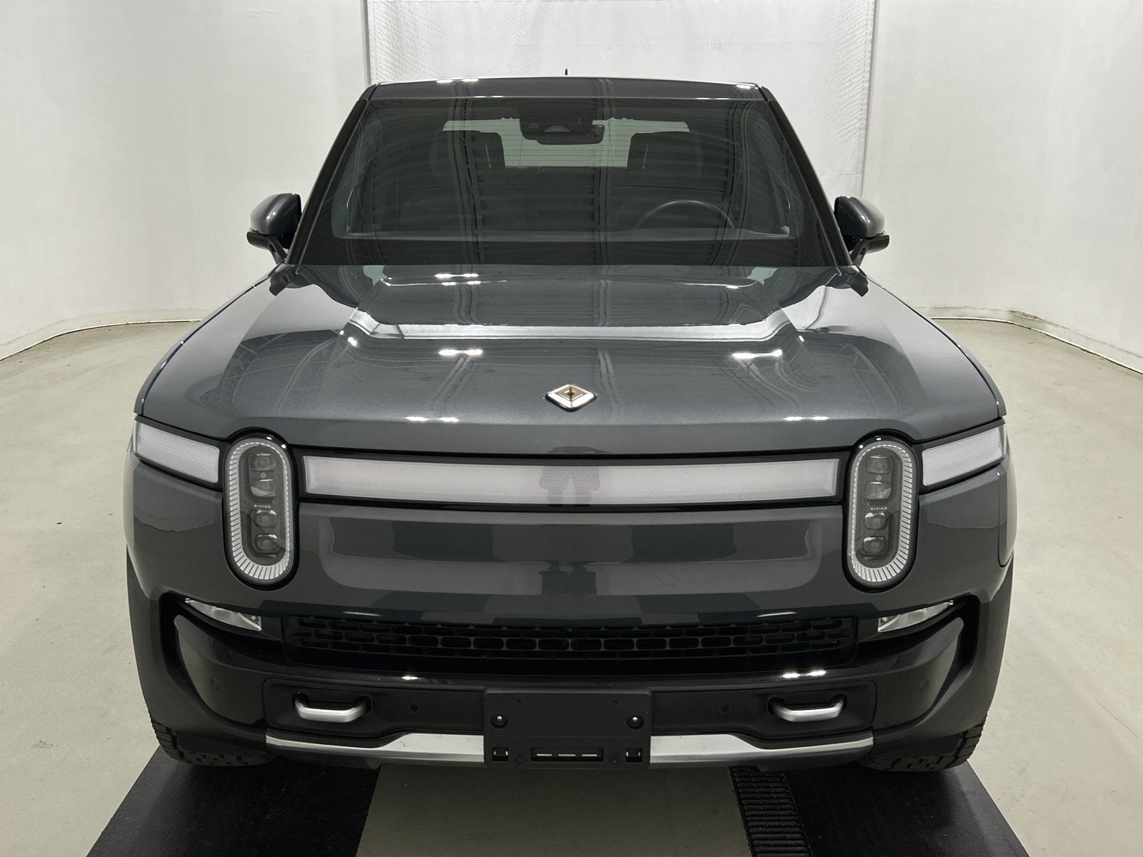 Used 2024 Rivian R1T Adventure AWD/4WD image 8