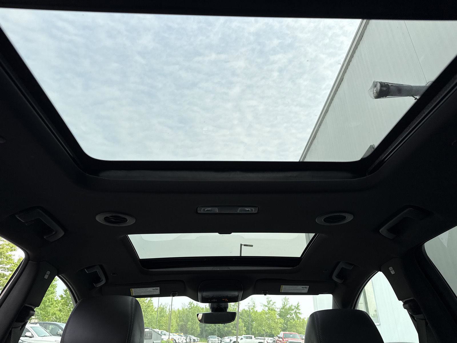 Used 2022 Buick Enclave Premium w/ Experience Buick Package image 26