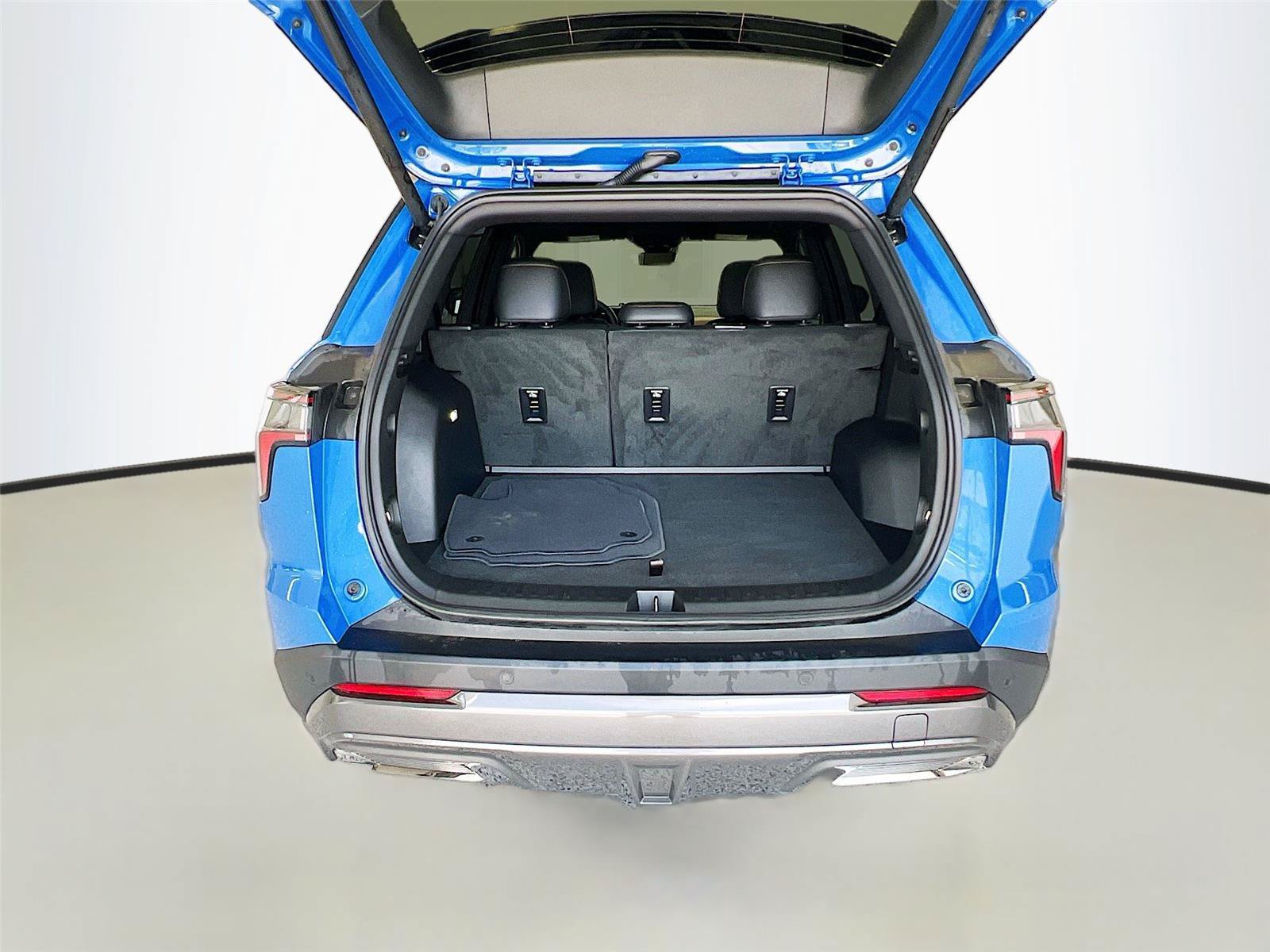 Used 2025 Chevrolet Equinox ACTIV w/ Safety and Technology Package FWD image 26