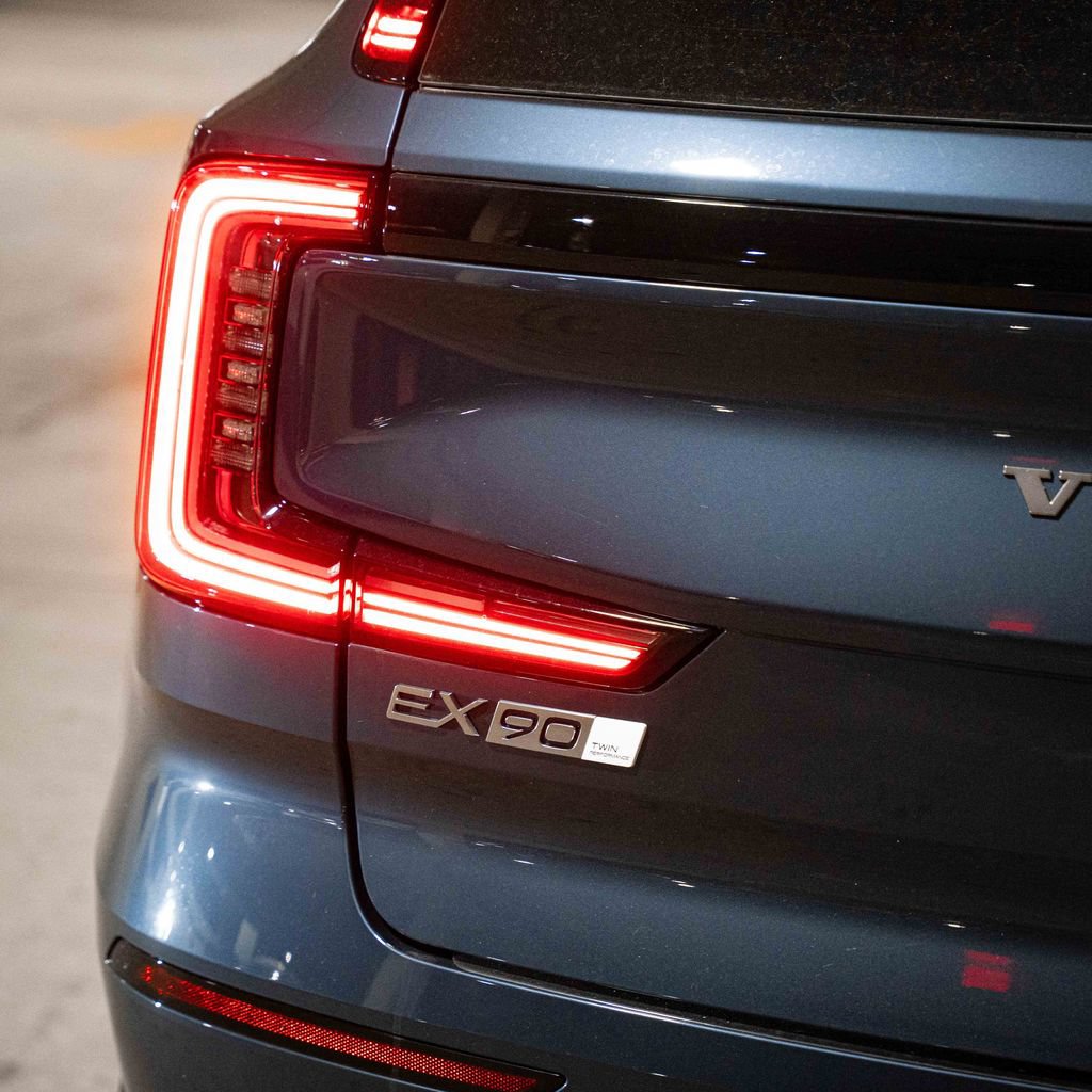 New 2026 Volvo EX90 Ultra AWD/4WD image 5