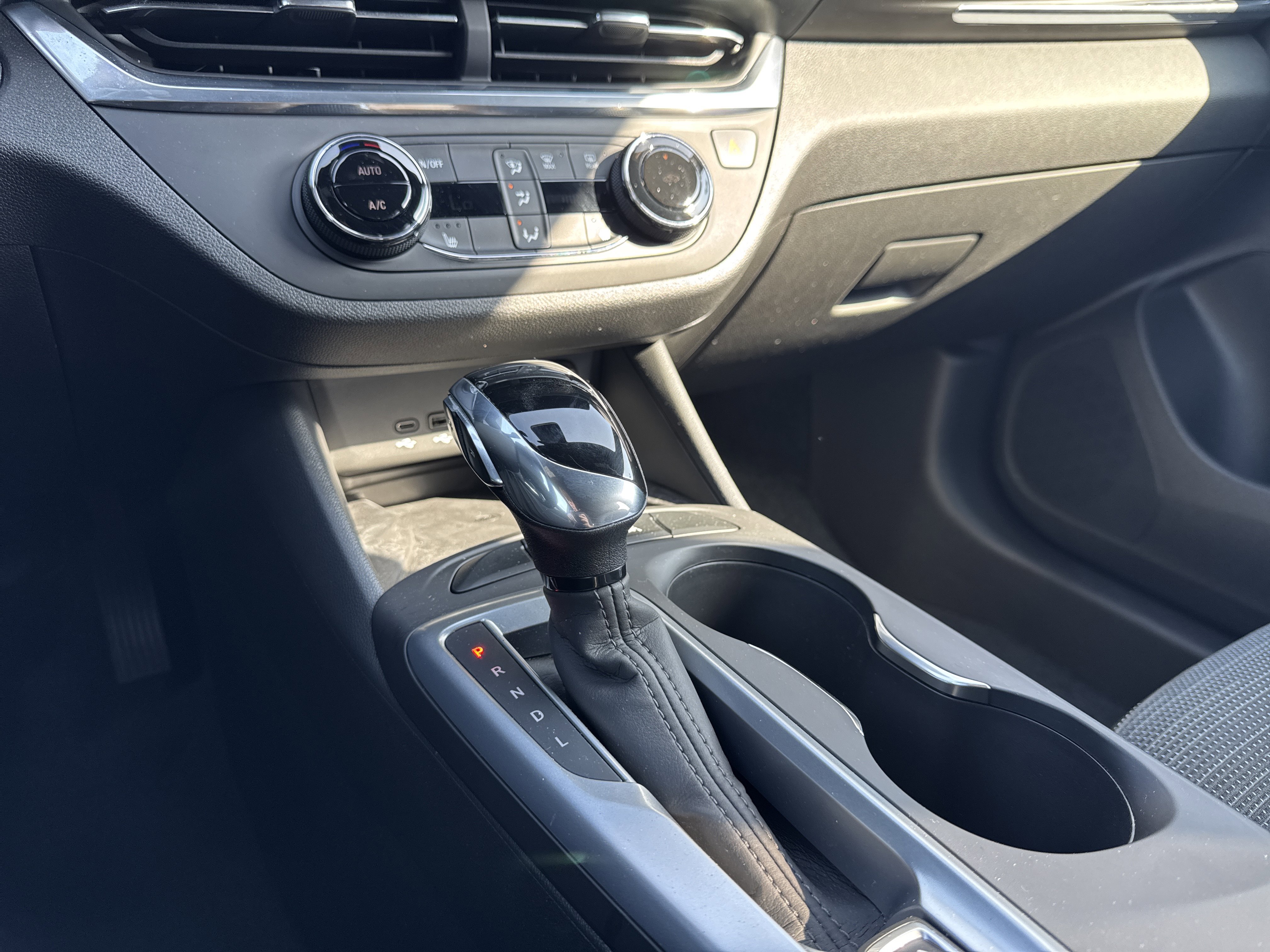 Used 2024 Buick Envista Preferred w/ Convenience I Package image 23