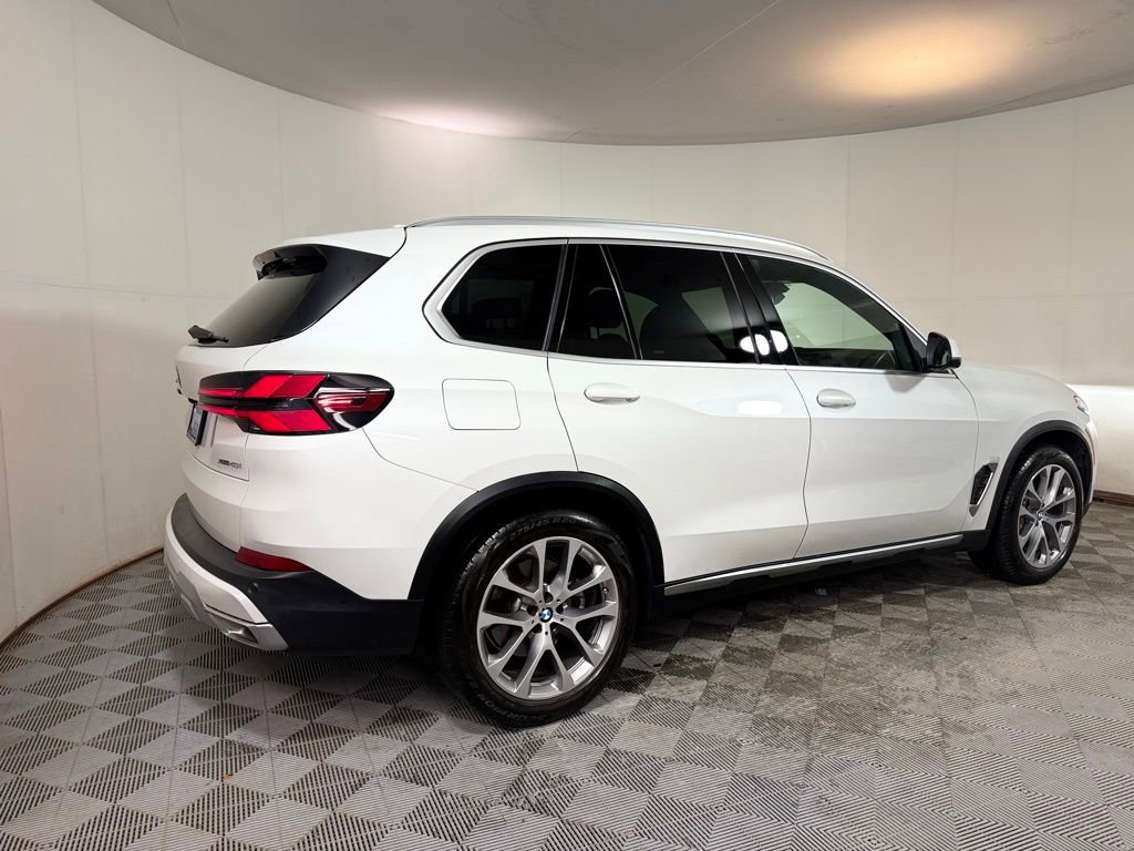 Used 2024 BMW X5 xDrive40i w/ Premium Package image 7