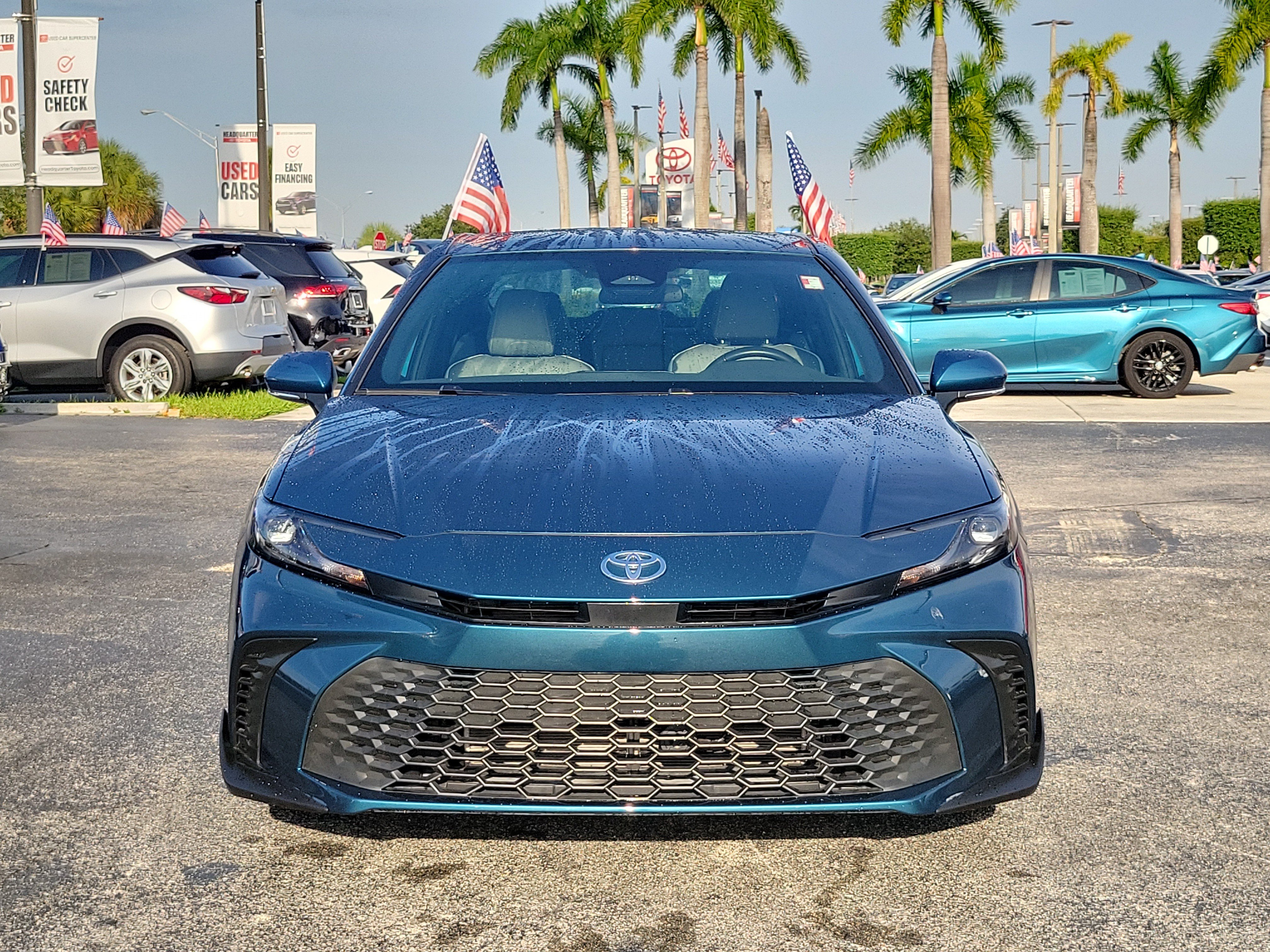 Used 2025 Toyota Camry SE FWD image 4
