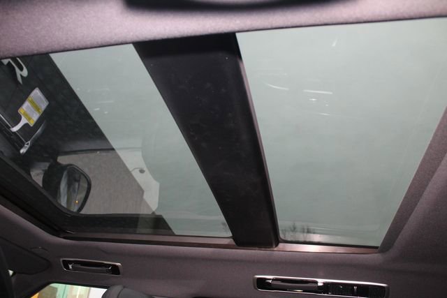 New 2026 Land Rover Range Rover Long Wheelbase SE image 23