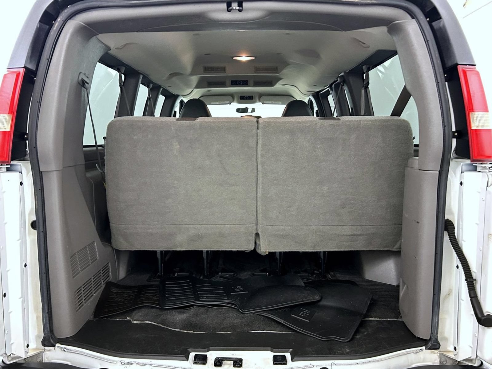 Used 2015 Chevrolet Express 3500 LT w/ LT Preferred Equipment Group RWD image 22