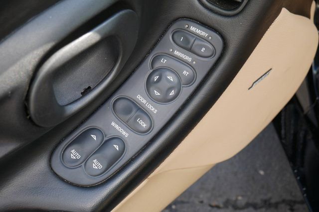 Used 2001 Chevrolet Corvette Convertible w/ Preferred Equipment Group1 image 9