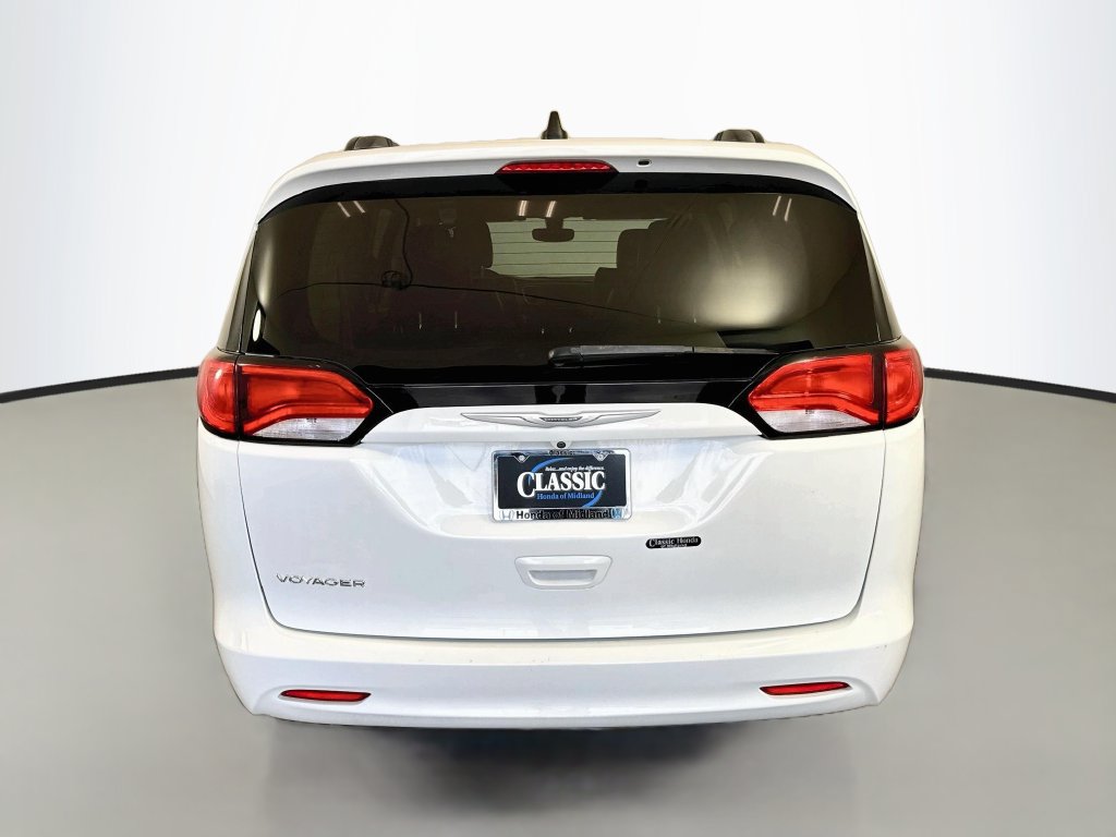 Used 2021 Chrysler Voyager Lxi FWD image 6