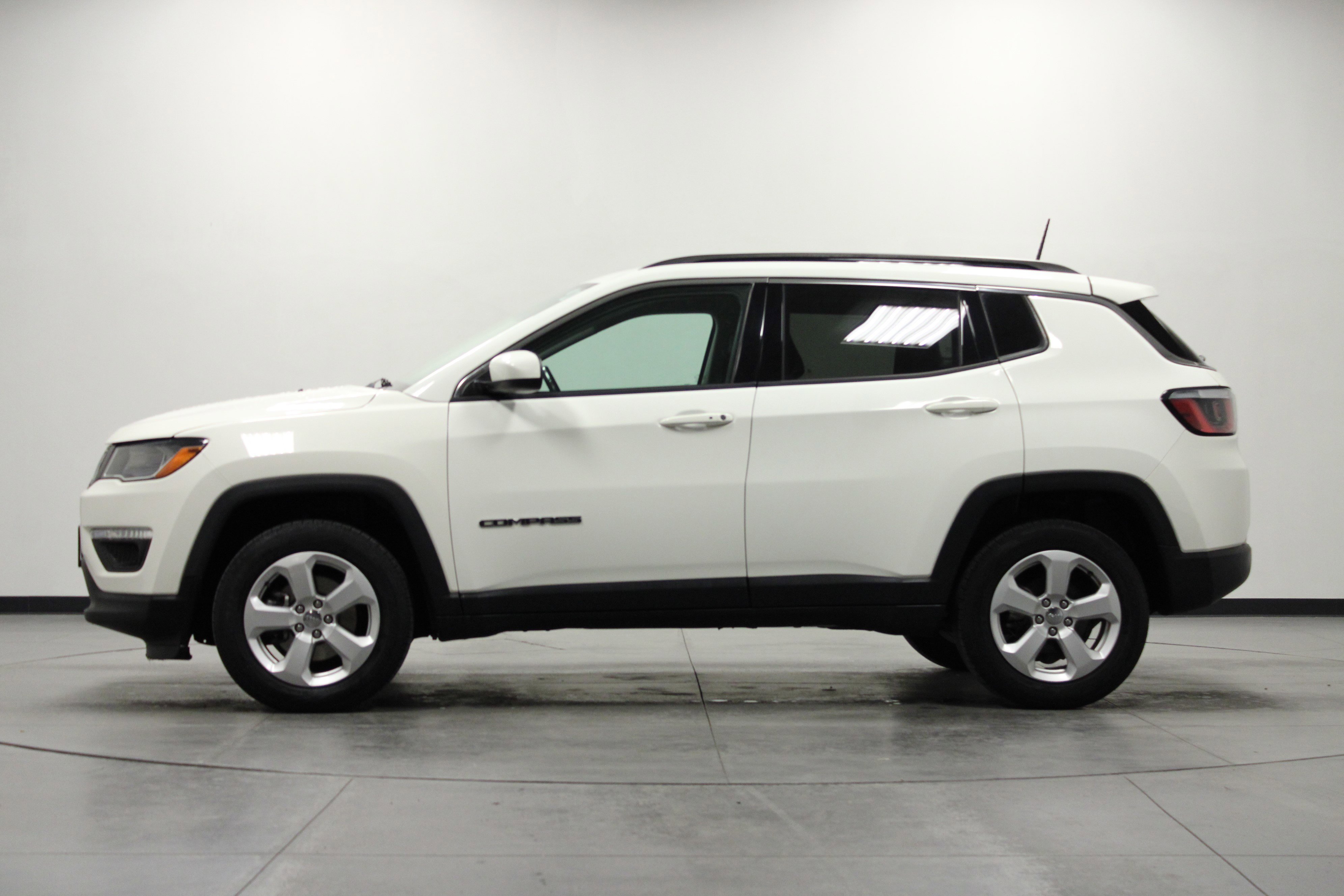 Used 2018 Jeep Compass Latitude AWD/4WD image 7